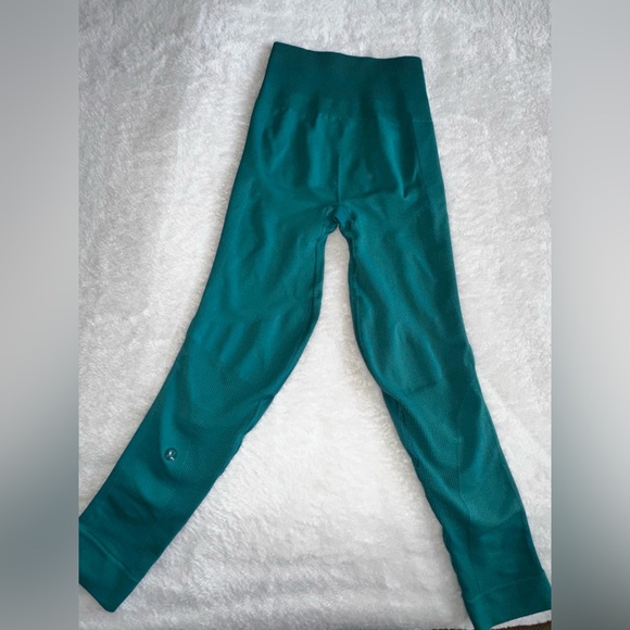 LuluLemon Athletica Size 2 Cropped leggings - Picture 2 of 5